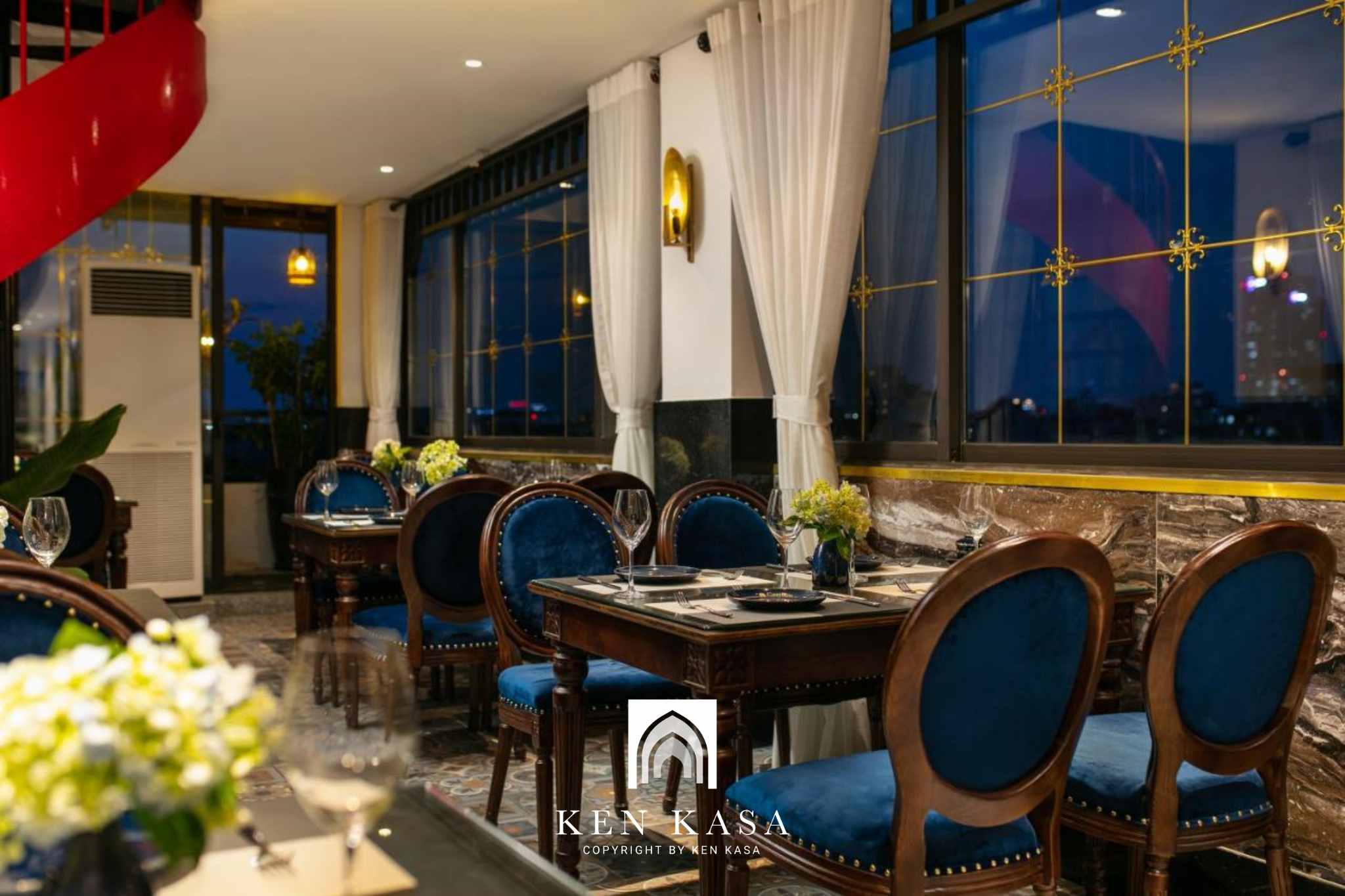 Không gian nhà hàng tại Carillon Boutique Hanoi Hotel 